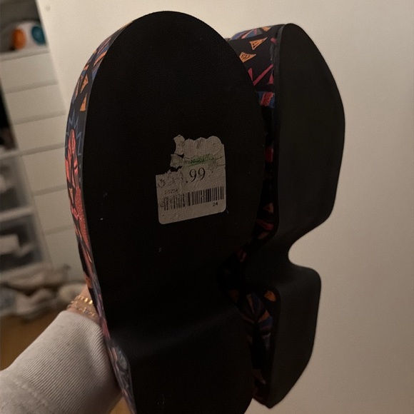 FARM Rio Amazon Clogs (size 8) - Picture 4 of 4